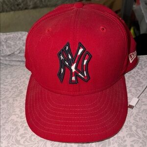 New Era Red Yankees Cap with Flag-Pattern Logo